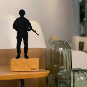 درع مجسم لجندي – تصميم يجسّد الشجاعة والانضباط